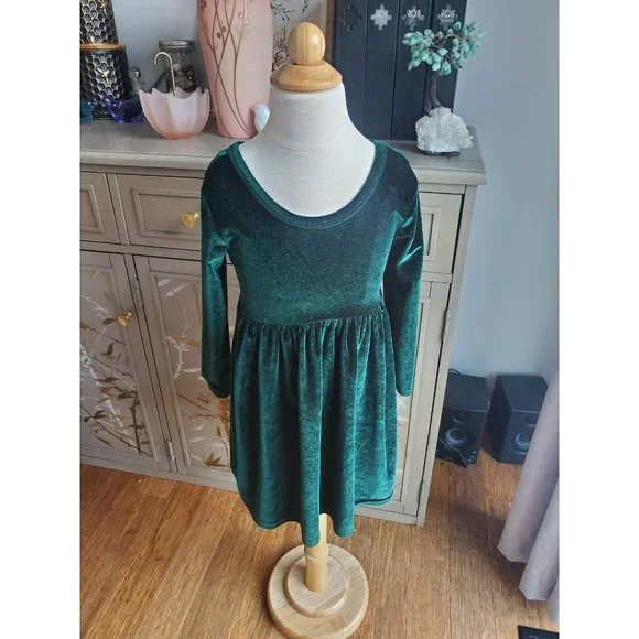 No brand / Not sure | Dresses | Little Girls 56t Christmas Dress Green  Velvet | Poshmark